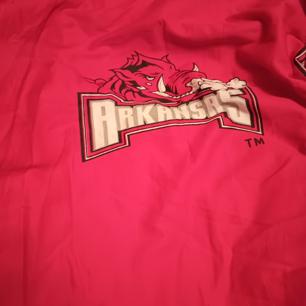 Arkansas Razorback crib sheet and liner .
